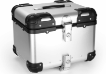 Τετράγωνη Βαλίτσα-Μπαγκαζιέρα Αλουμινίου 45L Με Επένδυση Καπιτονέ και Μεταλλική Βάση Σε Ασημί Χρώμα